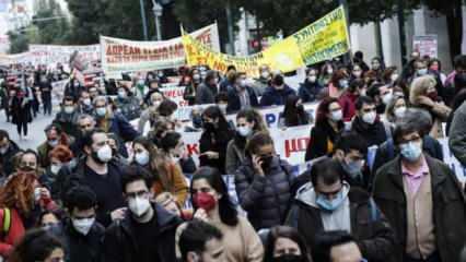 Yunanistan'da sağlık çalışanları yine sokaklara döküldü