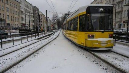 Almanya’da 17 yaşındaki Türk gence tramvayda ırkçı saldırı