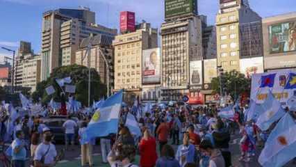 Arjantin'de binlerce kişi hükümetin IMF ile anlaşmasını protesto etti