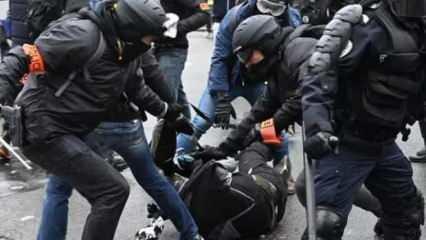  Fransa'da demokrasi acı içinde kıvranıyor: Polislerden eylemcilere coplu, tekmeli dayak