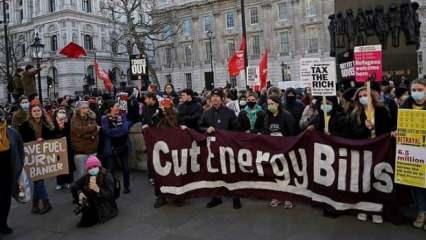 İngiltere'de hayat pahalılığına Londra'da protesto: Johnson'a istifa çağrısı!