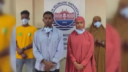 Mogadişu Sağlık Bilimleri öğrencileri, Cumhurbaşkanı Erdoğan ve eşi için dua etti