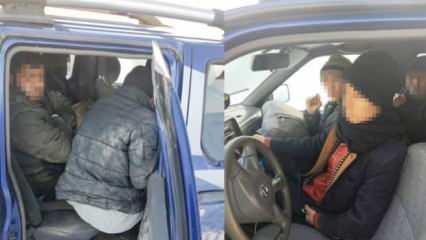 Van’da “dur” ihtarına uymayan araçtan 18 kaçak göçmen çıktı   