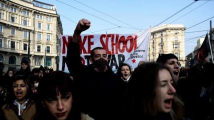 İtalya'da öğrencilerden hükümet ve Eğitim Bakanı'na protesto