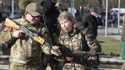 Ukraynalılar savaşa hazırlanıyor: Kiev’de sivillere askeri eğitim	