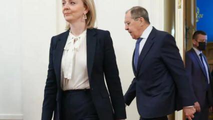 İngiliz Bakanın, izahat için çağırdığı Rus büyükelçisini odasından kovduğu iddia edildi