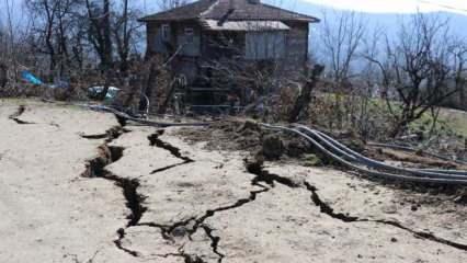 Karabük'te heyelan nedeniyle 17 ev tedbir amaçlı boşaltıldı