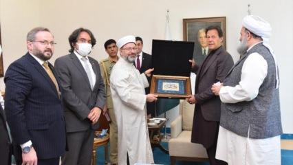  Pakistan Başbakanı Han, Diyanet İşleri Başkanı Erbaş'ı kabul etti