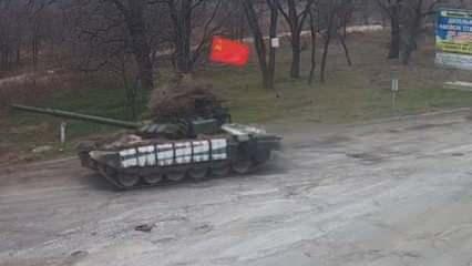 Rus askeri konvoyunda SSCB bayrakları!