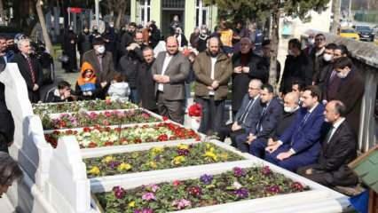 Saadet Partisi Genel Başkanı Karamollaoğlu, Erbakan'ın kabrini ziyaret etti