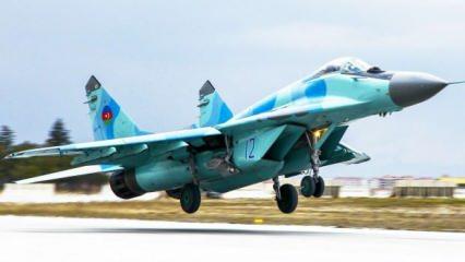 Rusya, Ukrayna'da Azerbaycan savaş uçaklarının da olduğu hangarı vurdu