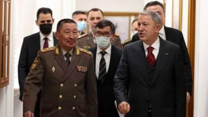 Bakan Akar, Kırgız mevkidaşı Bekbolotov ile görüştü