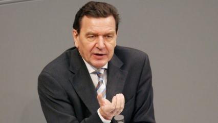 Eski Almanya Başbakanı Schröder'in Rusya yanlısı tutumu danışmanlarını istifa ettirdi