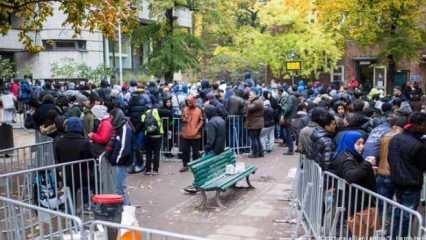 Ukrayna'dan Berlin'e ulaşan mülteciler için özel karşılama
