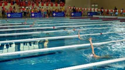 Yeşilyurt'ta ‘Bahar Şenlikleri Yüzme İl Şampiyonası’ düzenlendi