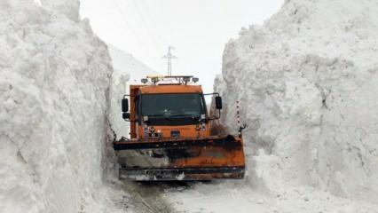 Y&uuml;ksekova&rsquo;da kar 6 metreyi aştı  