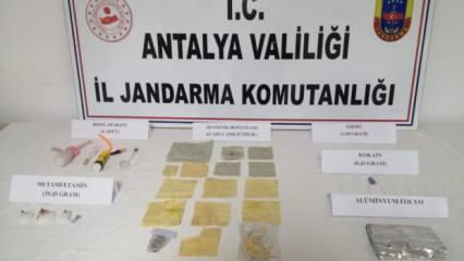 Antalya'da 3 bin 300 kullanımlık emdirilmiş sentetik bonzai ele geçirildi