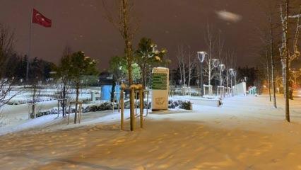 Bursa'da kar yağışı etkisini artırdı: Kent beyaza büründü