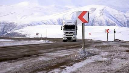 Çıldır-Aktaş Gümrük Kapısı yolu tipi nedeniyle TIR'lara kapatıldı