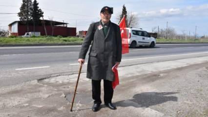 Babaannesi vasiyet etti! 68 yaşında elinde bastonuyla İzmir'den Çanakkale'ye yürüyor