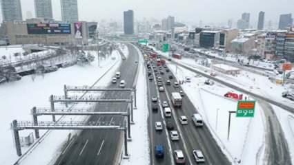 İstanbul yine sahipsiz kaldı, araçlar yollarda kaldı, Tem'de trafik durdu