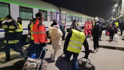 Ukrayna'daki kanser hastası çocuklar özel trenle Polonya'ya geldi