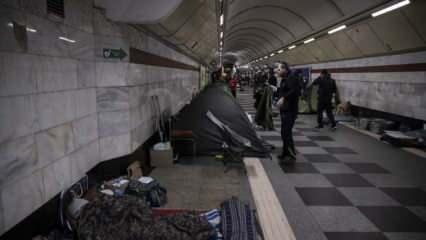 Artan Rusya saldırıları nedeniyle Kievliler yeniden metro istasyonlarına sığındı