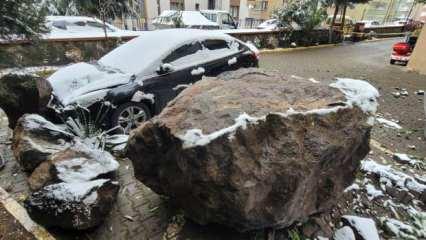 Trabzon'da site bahçesine dev kayalar düştü: Bir aile saniyelerle kurtuldu