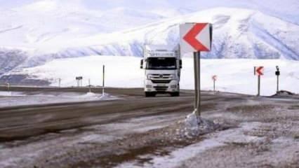 Gürcistan sınırındaki Çıldır-Aktaş kara yolu TIR geçişine açıldı