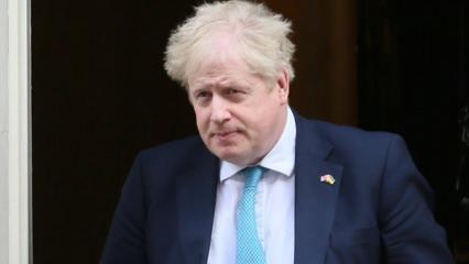 İngiltere Başbakanı Johnson'a şok: Konutu önünde protesto