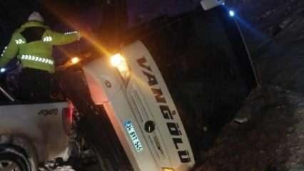 Malatya'da yolcu otobüsü devrildi: 3 yaralı