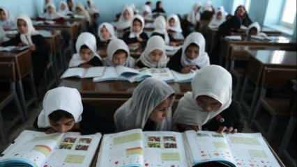 Afganistan'da tüm erkek okulları ve kız ilkokulları açıldı