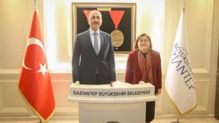 Eski Adalet Bakanı Gül'den, Gaziantep Büyükşehir Belediye Başkanı Şahin'e ziyaret