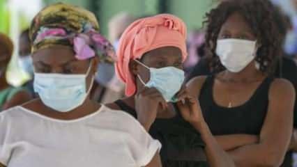Güney Afrika açık havada maske zorunluluğunu kaldırdı