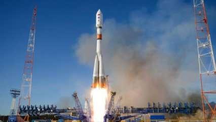 Rusya, üzerinde Z harfi yazan Soyuz roketini uzaya gönderdi