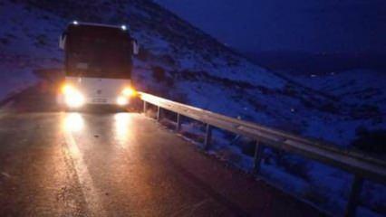 Yolda kalan turist otobüsünü ekipler kurtardı