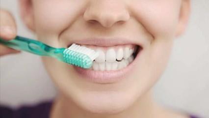 Diş fırçalamak orucu bozar mı? Oruçluyken diş fırçalamak (Diş macunuyla)