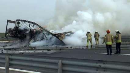 Son Dakika: Tuzla’da TIR’a çarpan otomobil alev alev yandı! Sürücüden acı haber geldi