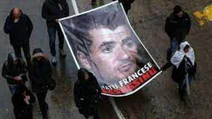 Cezaevinde bıçaklanarak öldürülen Korsikalı aktivistten Fransa'ya dava