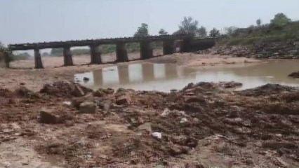 Hindistan'ın Bihar Eyaletinde 18 metrelik köprü çalındı