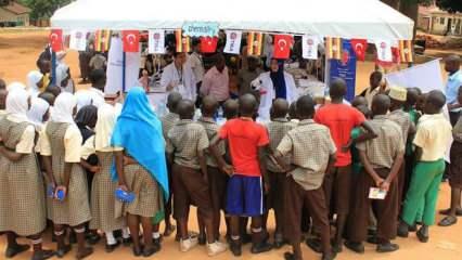 TİKA'dan Uganda'da 1000 aileye ramazan kumanyası
