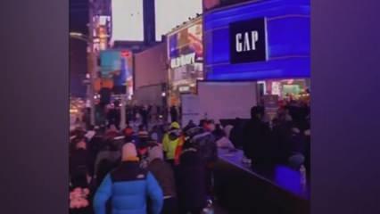 Binlerce Müslüman Times Meydanı’nda teravih namazı kıldı