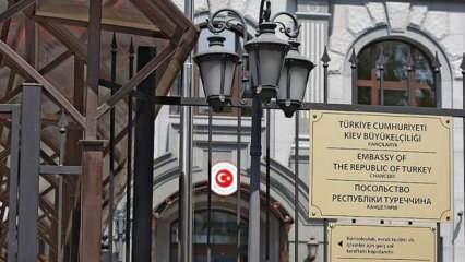 Türk büyükelçiliği 1 ay sonra yeniden Kiev'de faaliyetlerine başladı