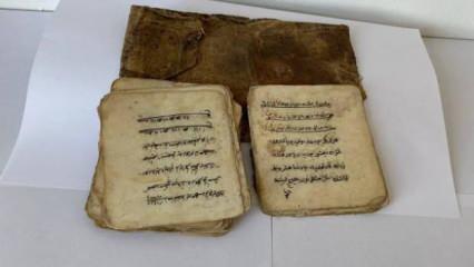 Tarihi el yazması kitabı satarken yakalandı
