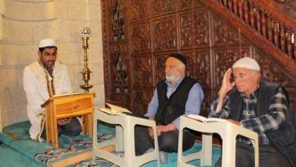 Bayburt’ta 210 yıllık camide asırlık mukabele geleneği sürdürülüyor