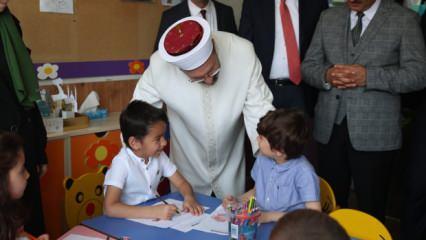 Diyanet İşleri Başkanı Erbaş, Fransa'da Kur'an sevdalısı minikleri ziyaret etti