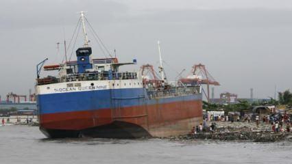 Filipinler'de yük gemisinde yangın: 1 ölü