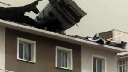 Şiddetli fırtına binanın çatısını uçurdu
