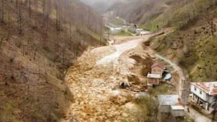 Trabzon’da heyelan; 3 ev toprak altında kaldı