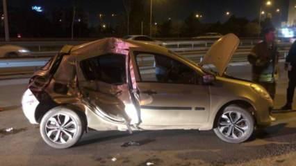 Tuzla'da kontrolden çıkan otomobil park halindeki minibüse çarptı: 4 yaralı